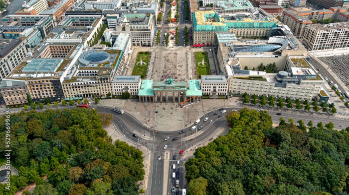 Tor gate brandenburger brandenburg night berlin andberlin world germany love symbol snapshot city allemagne arguably one most landmark article