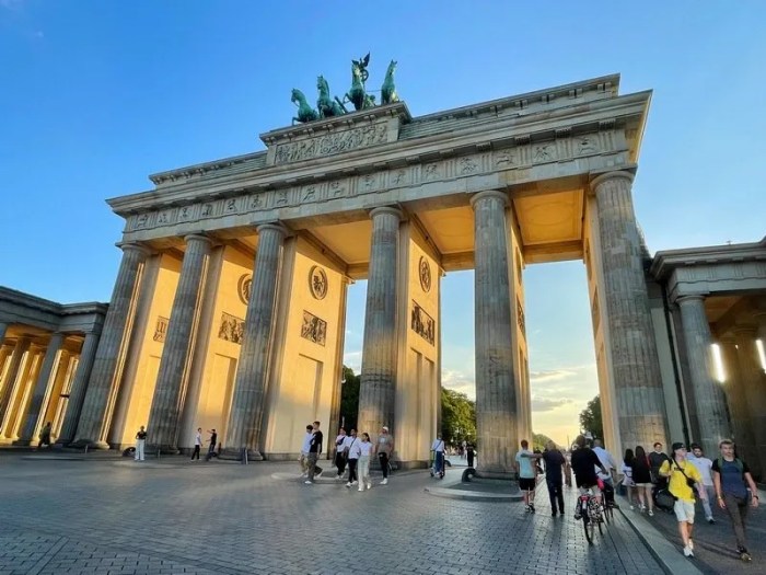 Berlin gate brandenburg germany monuments castles city do german wallpapers wallpaper history heart days tor brandenburger porte traveldigg la brandebourg